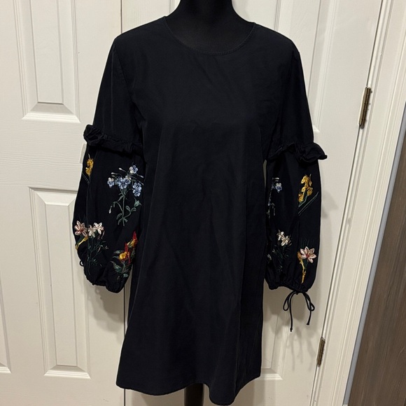 Zara Dresses & Skirts - Zara Trafulac Embroidered Shift Dress